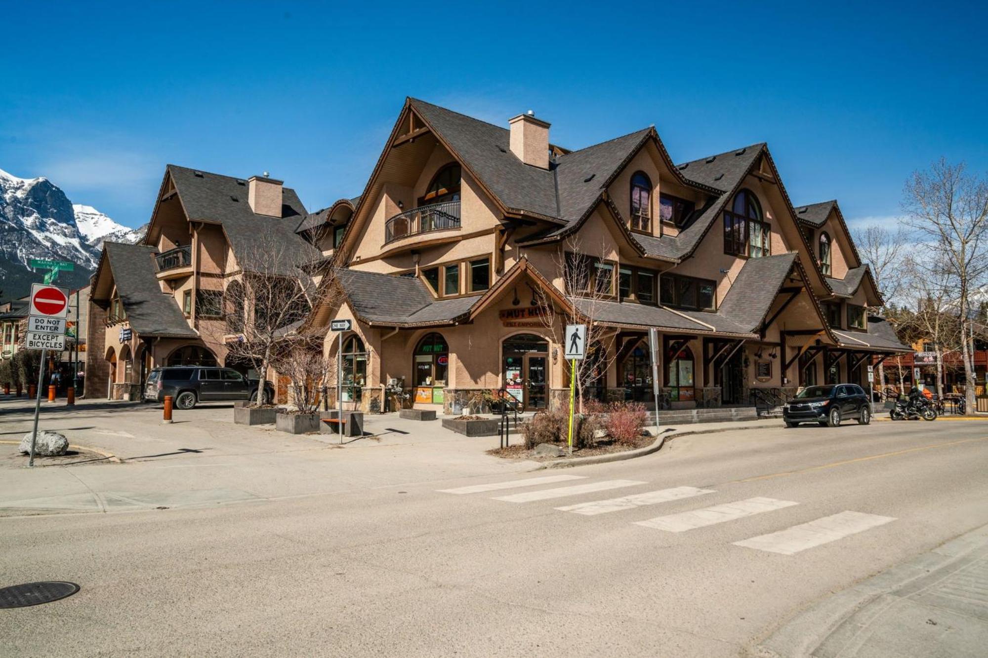 Cascade Penthouse By Canadian Rockies Vacation Rentals Canmore Exterior photo