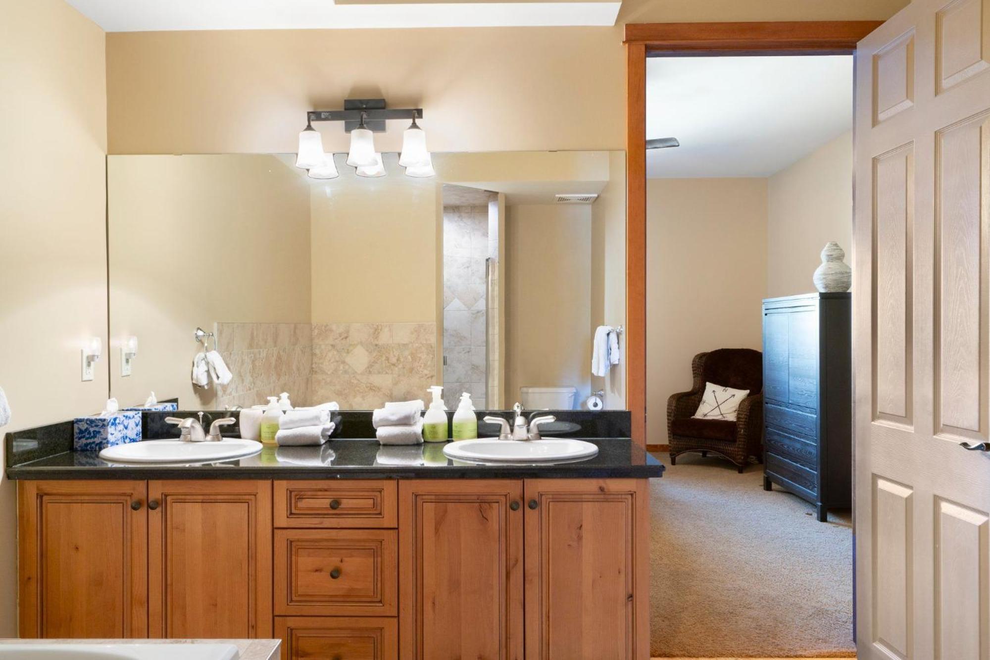 Cascade Penthouse By Canadian Rockies Vacation Rentals Canmore Exterior photo