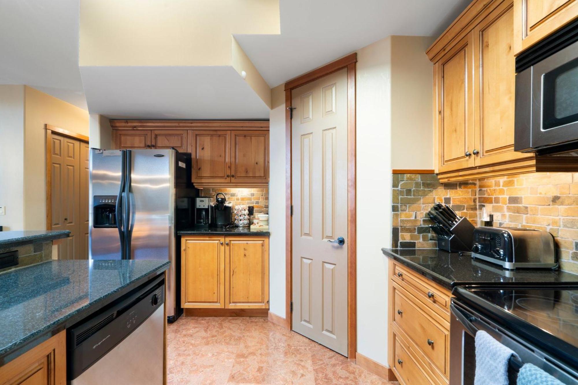Cascade Penthouse By Canadian Rockies Vacation Rentals Canmore Exterior photo