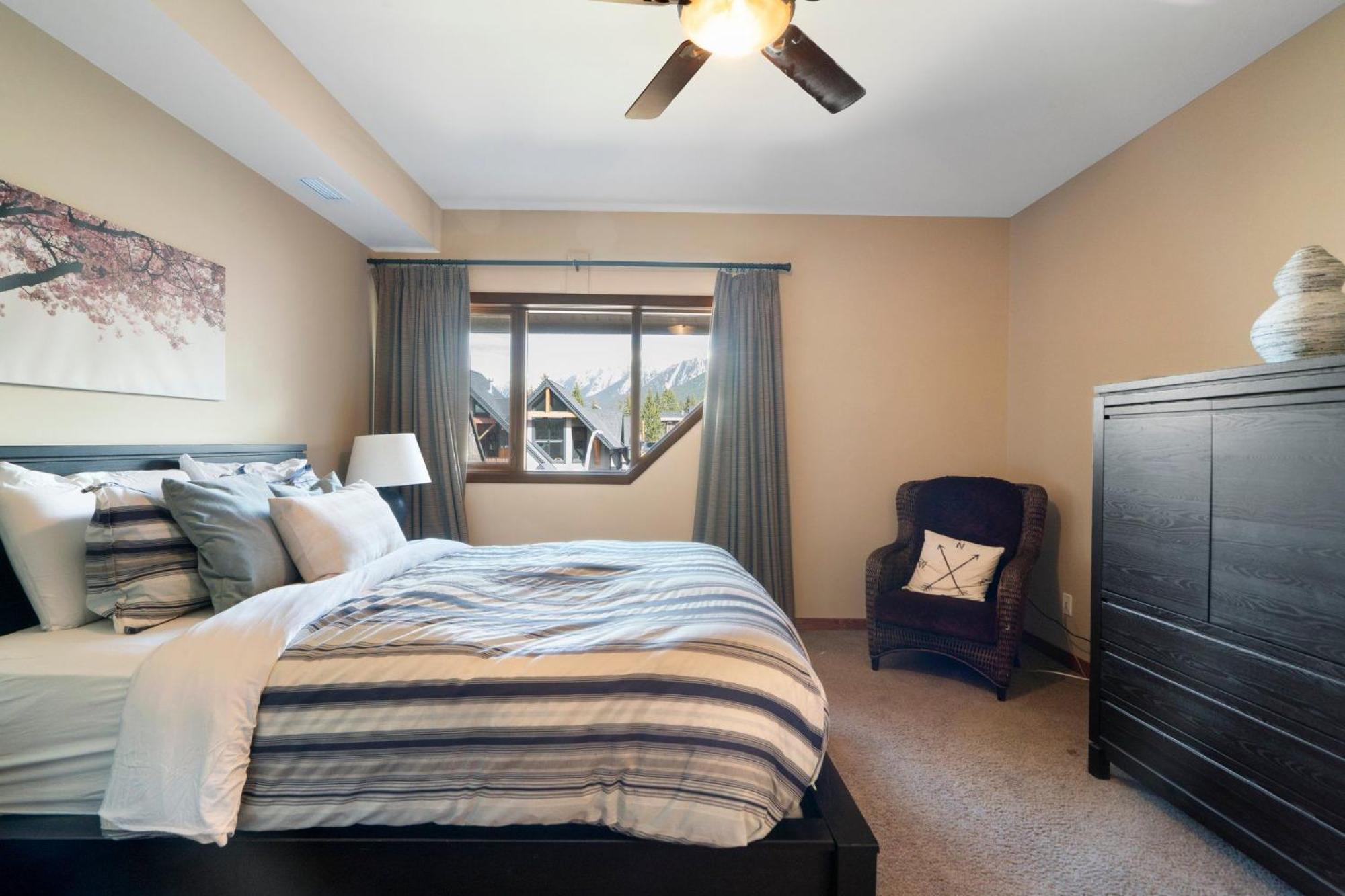Cascade Penthouse By Canadian Rockies Vacation Rentals Canmore Exterior photo